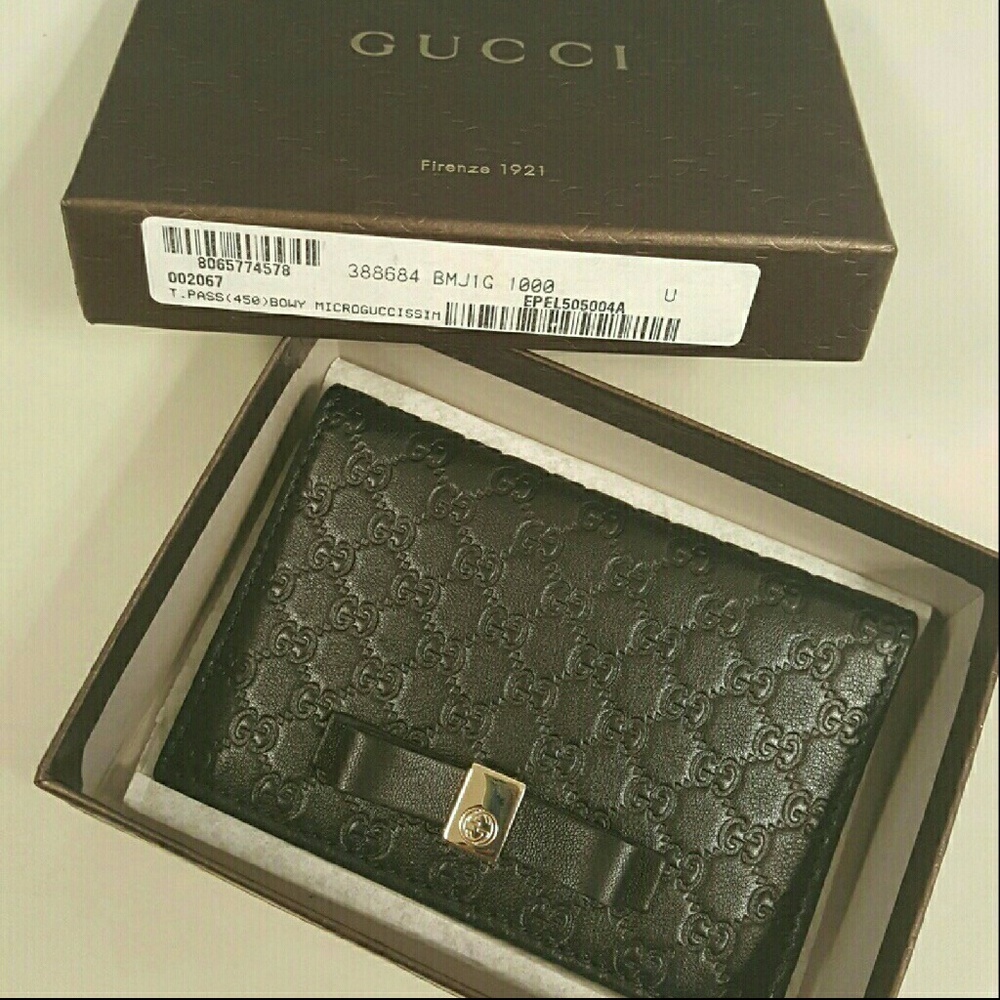 *NIB* Gucci Bow Signature Train Pass Case